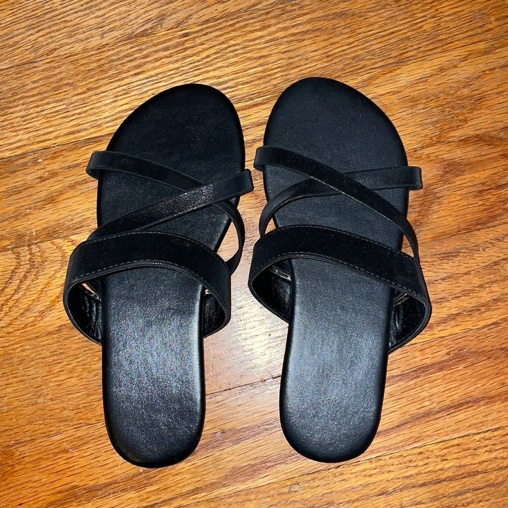 🌻3/$15 New Sandals